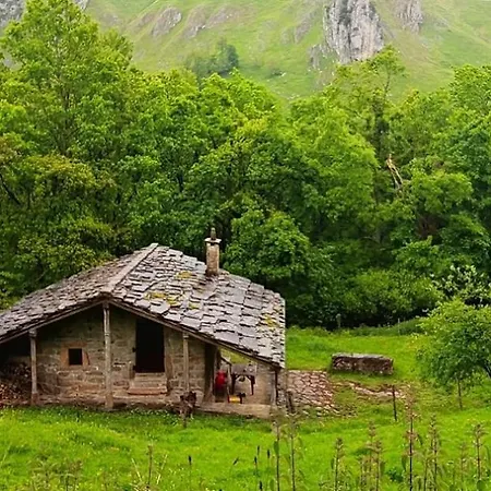 Pasiega La Reina Del Paraiso San Roque de Ríomiera