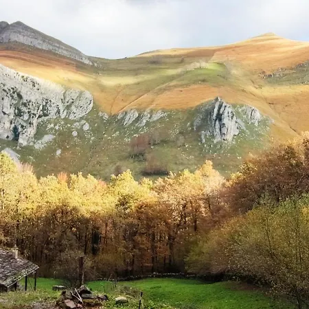 Pasiega La Reina Del Paraíso San Roque de Ríomiera