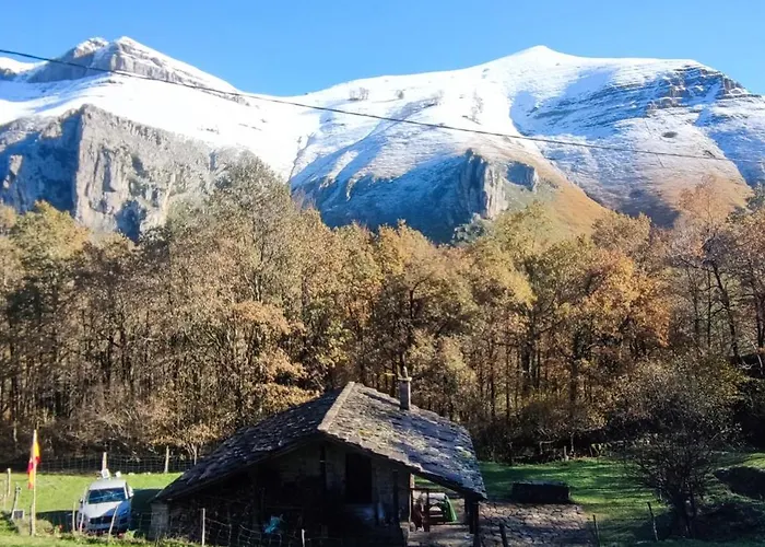 Pasiega La Reina Del Paraiso San Roque de Riomiera